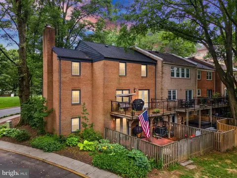 11701 N Shore Dr, Reston, VA 20190