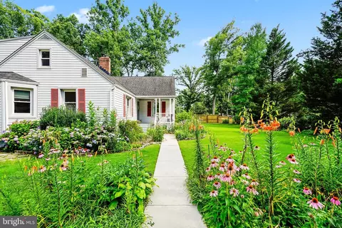 7725 Schelhorn Rd, Alexandria, VA 22306
