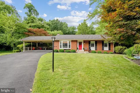 8502 Georgian Pl, Annandale, VA 22003