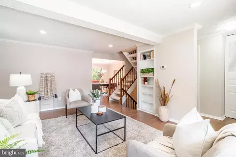 8352 Claremont Woods Dr, Alexandria, VA 22309