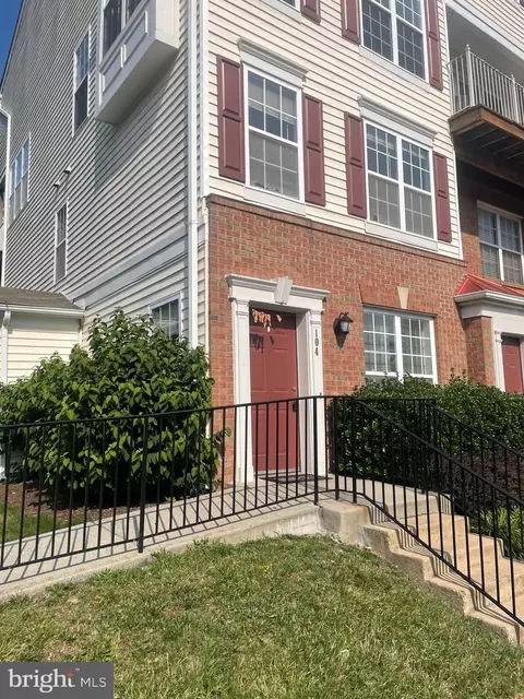 2495 Angeline Dr #104, Herndon, VA 20171