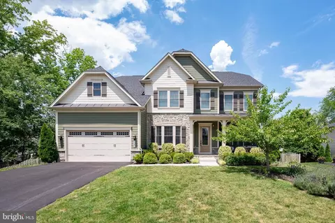 1386 Bishop Crest Ct, Alexandria, VA 22308