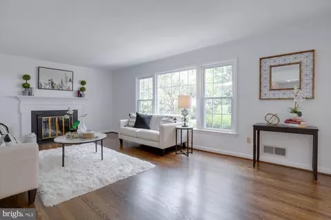 1014 Maple Ave E, Vienna, VA 22180 photo 11