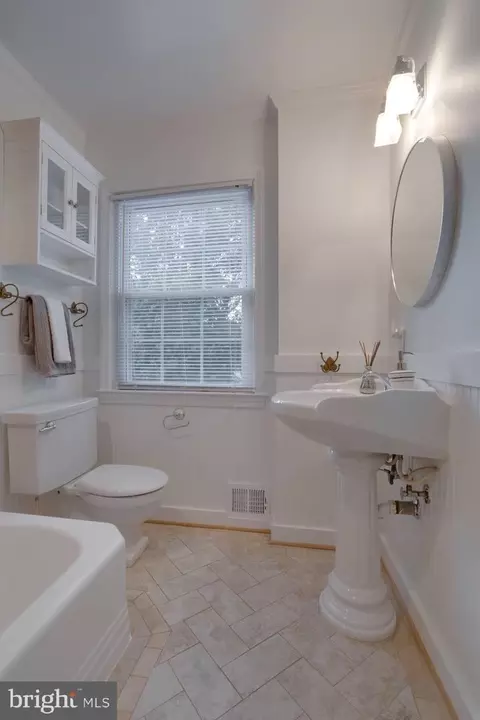 1014 Maple Ave E, Vienna, VA 22180 photo 35