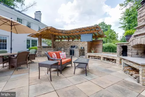 1014 Maple Ave E, Vienna, VA 22180 photo 65
