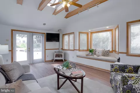 1014 Maple Ave E, Vienna, VA 22180 photo 18