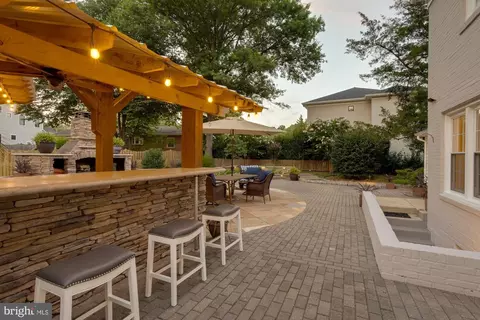 1014 Maple Ave E, Vienna, VA 22180 photo 5