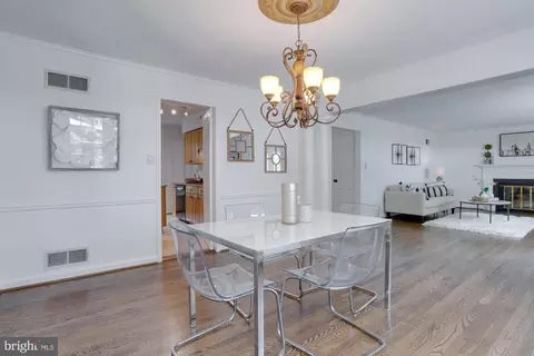 1014 Maple Ave E, Vienna, VA 22180 photo 17