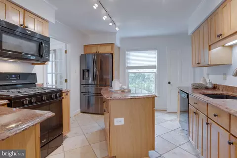1014 Maple Ave E, Vienna, VA 22180 photo 24
