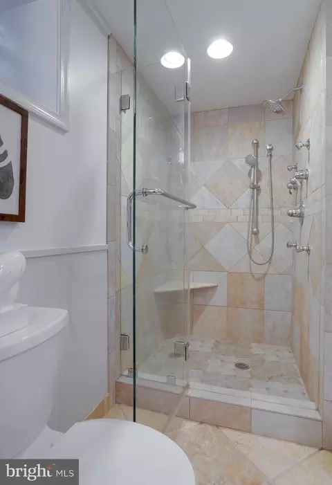 1014 Maple Ave E, Vienna, VA 22180 photo 52