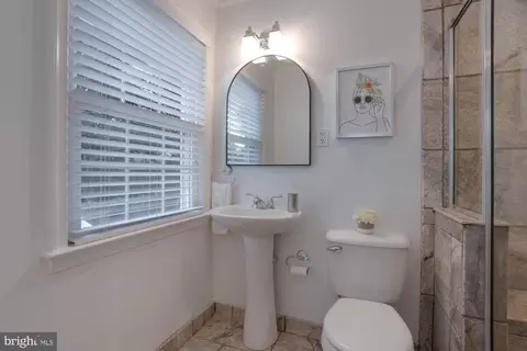 1014 Maple Ave E, Vienna, VA 22180 photo 33