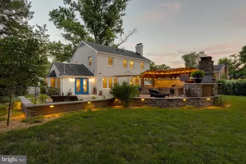 1014 Maple Ave E, Vienna, VA 22180 photo 2