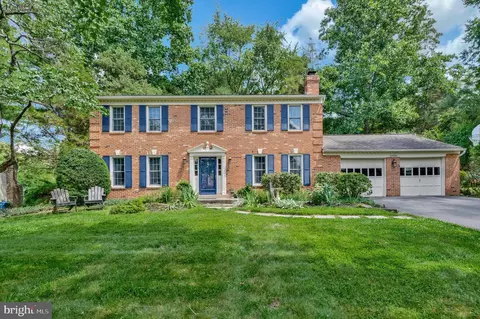 11900 Holly Spring Dr, Great Falls, VA 22066