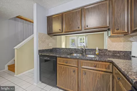 8339 Brookvale Ct, Springfield, VA 22153 photo 5