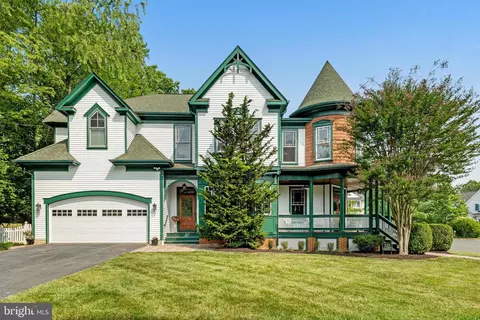 320 Adahi Rd SE, Vienna, VA 22180
