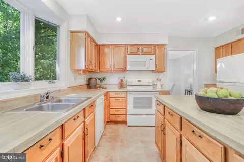 7852 Roundabout Way, Springfield, VA 22153 photo 11