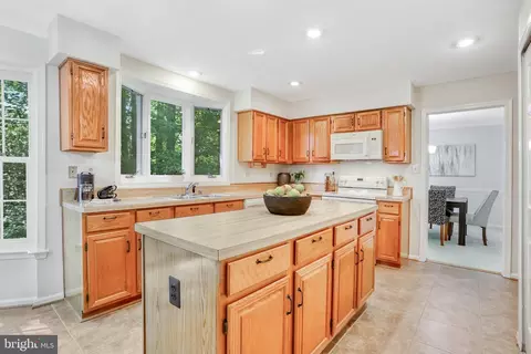 7852 Roundabout Way, Springfield, VA 22153 photo 12