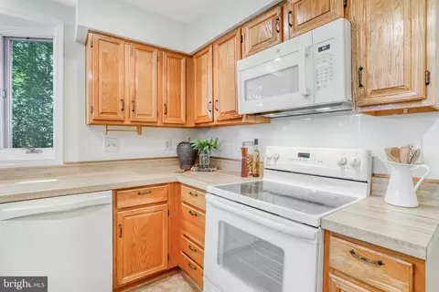 7852 Roundabout Way, Springfield, VA 22153 photo 9