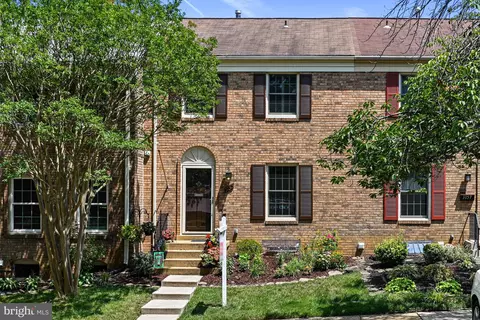 3155 Fairbury Ln, Fairfax, VA 22031