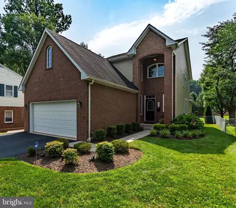 2824 Woodlawn Ave, Falls Church, VA 22042