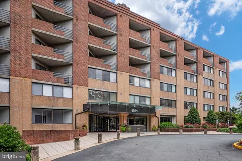 1951 Sagewood Ln #104, Reston, VA 20191