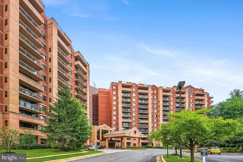 2230 George C Marshall Dr #125, Falls Church, VA 22043