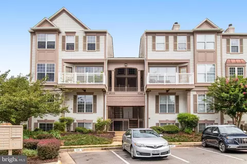 8248 Catbird Cir #201, Lorton, VA 22079