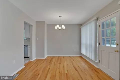7720 Glenister Dr, Springfield, VA 22152 photo 14