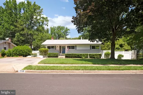 7720 Glenister Dr, Springfield, VA 22152 photo 2