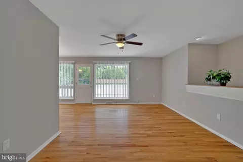 7720 Glenister Dr, Springfield, VA 22152 photo 8
