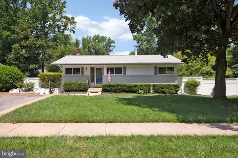 7720 Glenister Dr, Springfield, VA 22152 photo 4