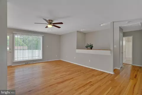 7720 Glenister Dr, Springfield, VA 22152 photo 10