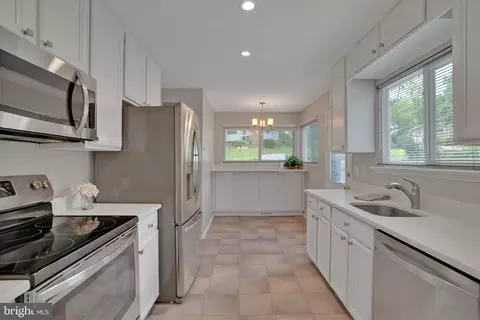 7720 Glenister Dr, Springfield, VA 22152 photo 22