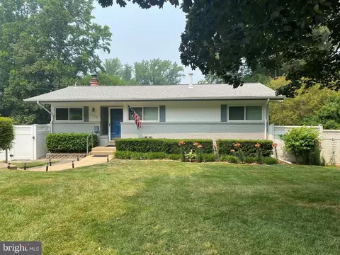 7720 Glenister Dr, Springfield, VA 22152