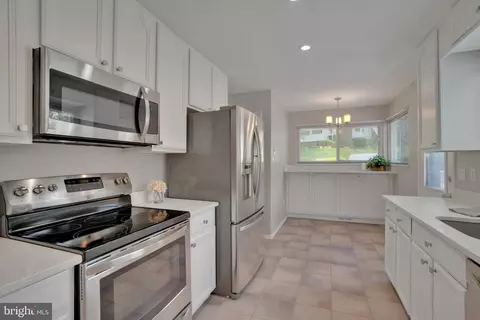 7720 Glenister Dr, Springfield, VA 22152 photo 23