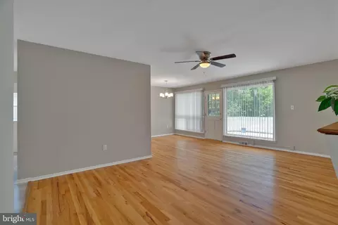 7720 Glenister Dr, Springfield, VA 22152 photo 11