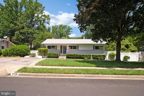 7720 Glenister Dr, Springfield, VA 22152 photo 3