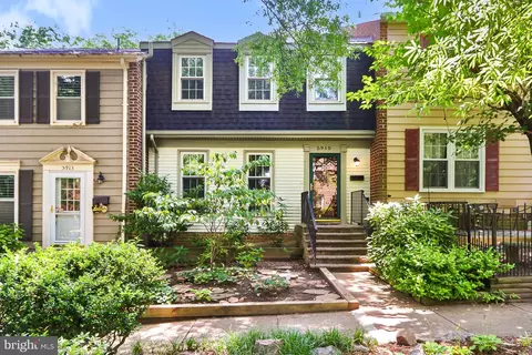 5915 Berkshire Ct, Alexandria, VA 22303