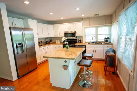 7910 Mulberry Bottom Ct, Springfield, VA 22153 photo 4