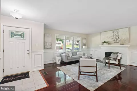 7427 Flora St, Springfield, VA 22150 photo 3