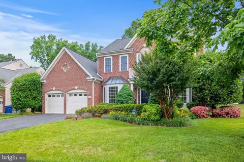 2800 Holland Ct, Alexandria, VA 22306
