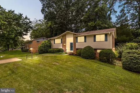 5020 Gainsborough Dr, Fairfax, VA 22032