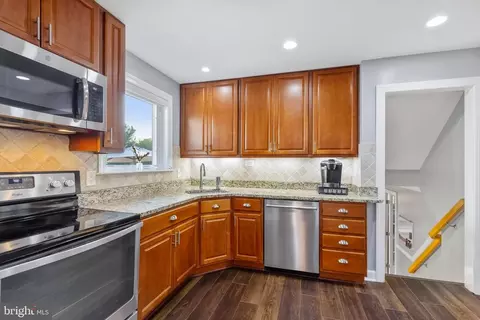 6903 Gilbert St, Springfield, VA 22150 photo 11