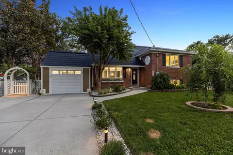 6903 Gilbert St, Springfield, VA 22150 photo 3