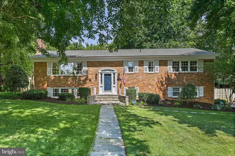 8106 Falstaff Rd, Mclean, VA 22102 photo 2