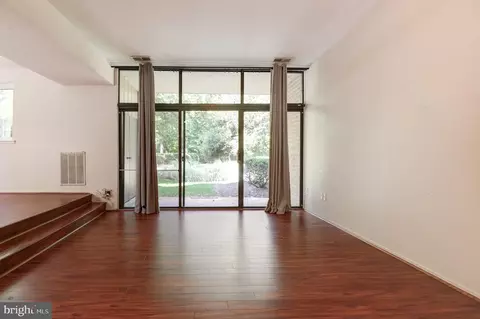 1621 Parkcrest Cir #9A/100, Reston, VA 20190