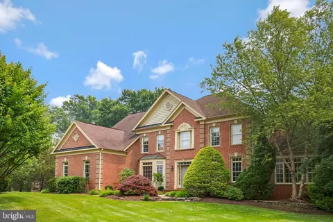 7605 Idylwood Rd, Falls Church, VA 22043