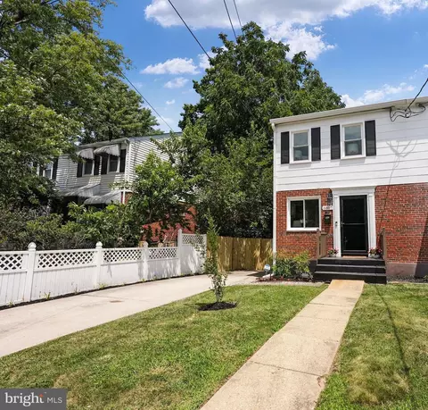 6807 Kenyon Dr, Alexandria, VA 22307