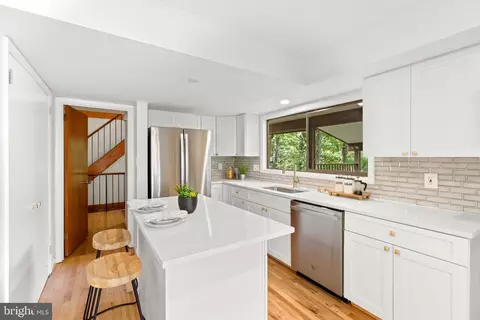 2103 Lirio Ct, Reston, VA 20191 photo 5