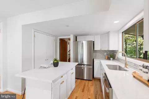 2103 Lirio Ct, Reston, VA 20191 photo 7